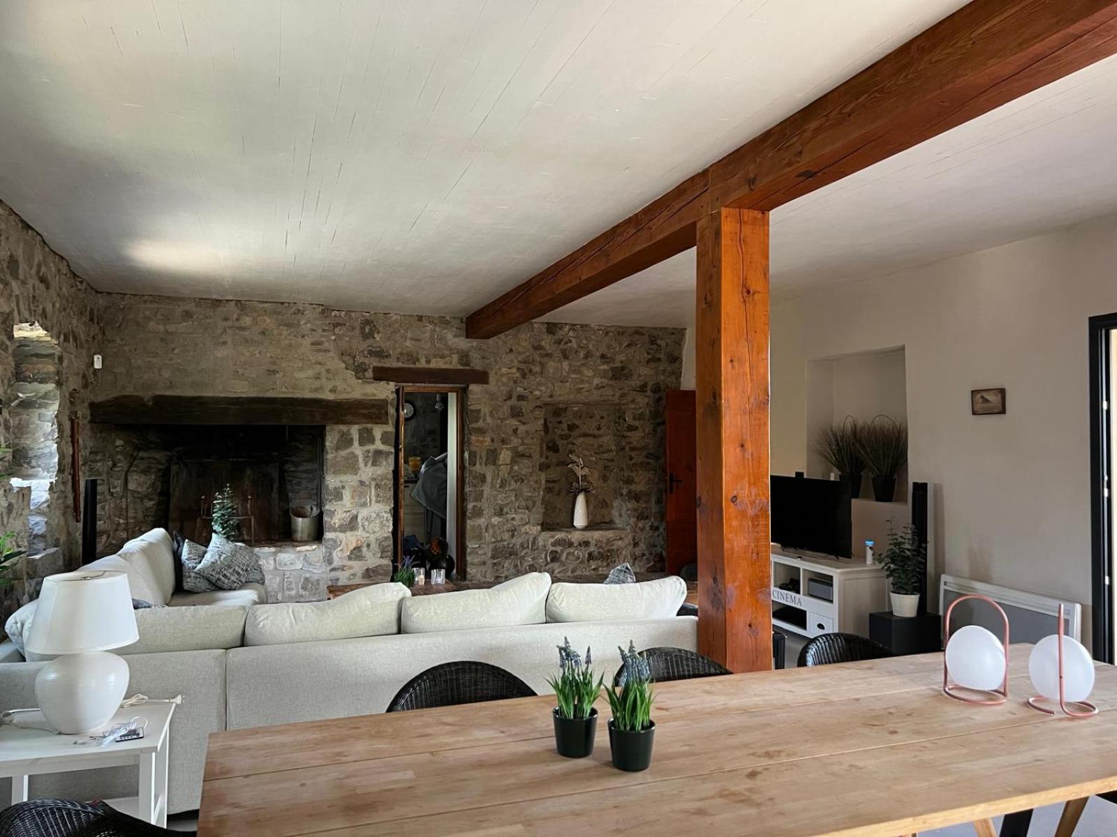 Luxurious Family House With Pool In Ardeche. Villa Les Vans